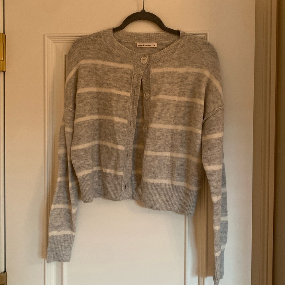 Moon & Madison Grey and White Button Up Cardigan